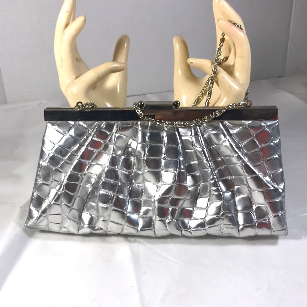 Women’s Metallic Silver Reptile Print Embossed Clutch Chain Shoulder Bag